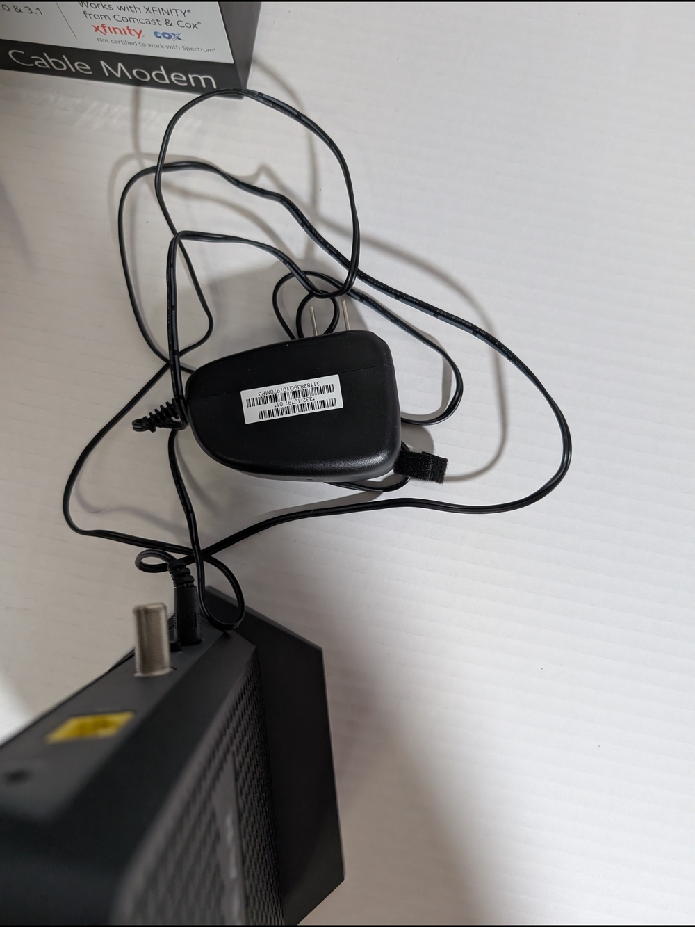 NETGEAR CM1000 Ultra-High Speed Cable Modem - Picture 6 of 7